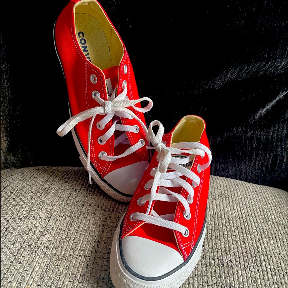 Men’s Converse size 5